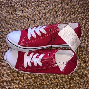 NWT Low Top Sneaker
